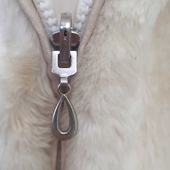Ivory Cream Faux Fur Vest Rich Elegant Luxurious Plus Size Pockets Zippered Euc - Picture 5 of 8